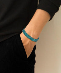 Lacoste Armband mit Knebelverschluss Kollektion METROPOLE Verziert mit petit piqué Muster - Erhältlich für ihn und sie